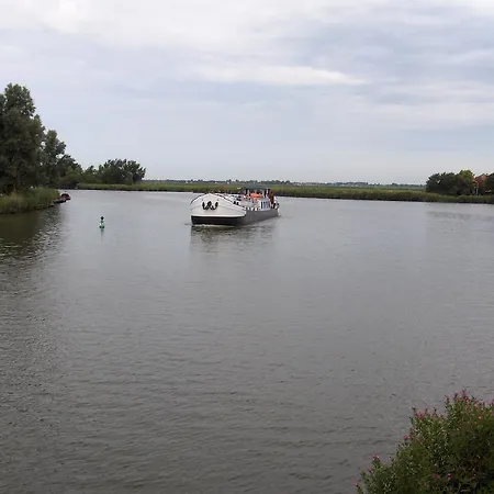 Bateau-hôtel Anna Maria Ii