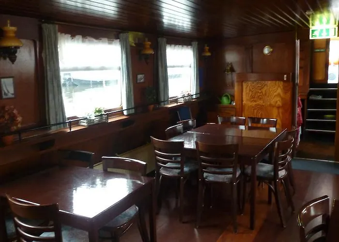 Botel Anna Maria Ii *